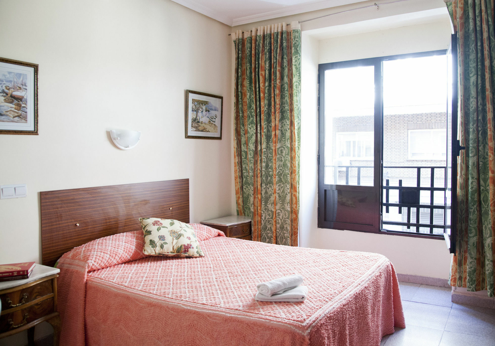 Hostal Arriaza Madrid Esterno foto
