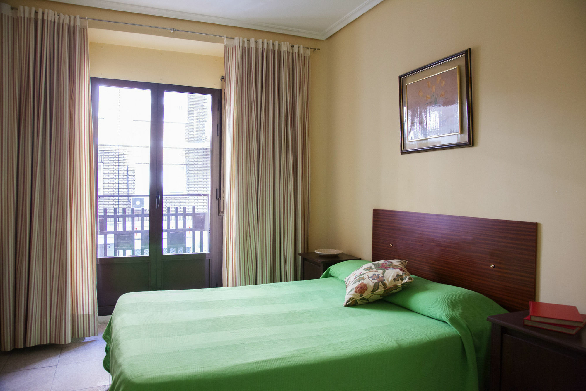 Hostal Arriaza Madrid Esterno foto